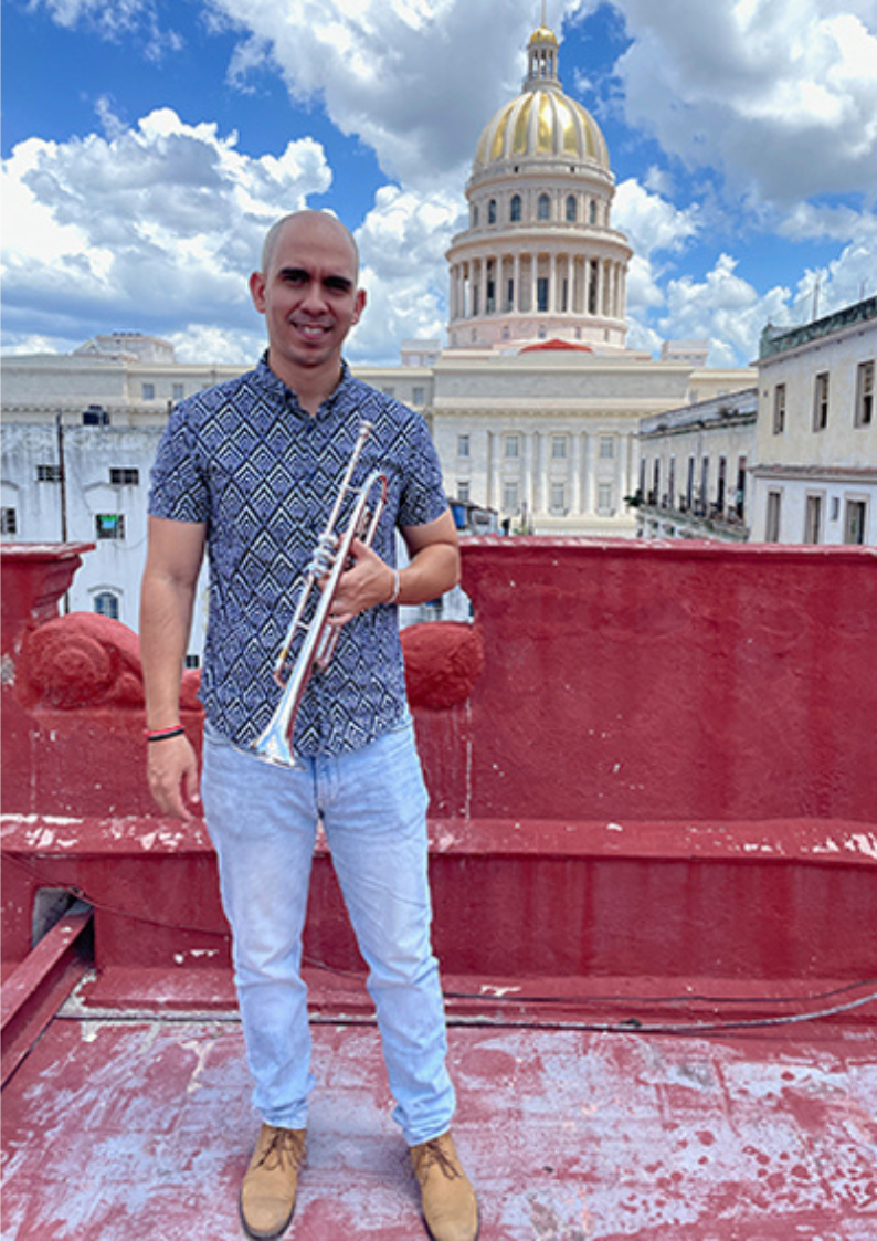 Harold Madrigal Frias from Havanna plays Schagerl James Morrsion Schagerl Artist